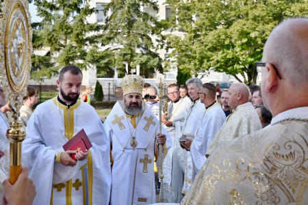 Uloženie rilikvie a posviacka ikon